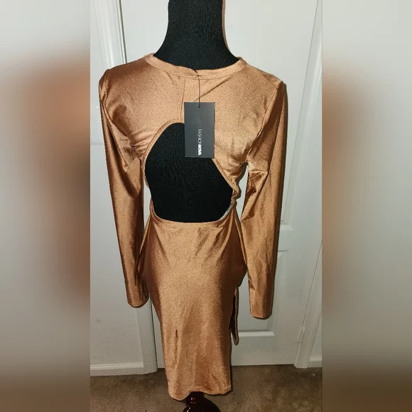 NWT! FASHION NOVA DRESS! - Picture 2 of 9